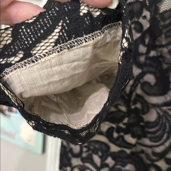 Black Lace Blazer with Notched Lapel and Full-Length Sleeves - Picture 3 of 9